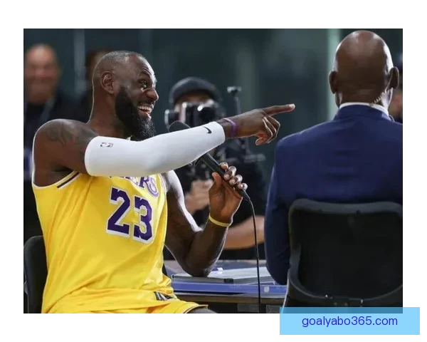 詹姆斯愿降薪留队助湖人解决里夫斯续约 三巨头迎新蜕变